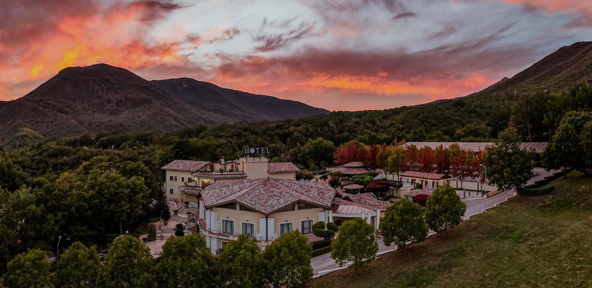 San Raffaele Hotel Restaurant & Resort Castelluccio Superiore Exteriör bild